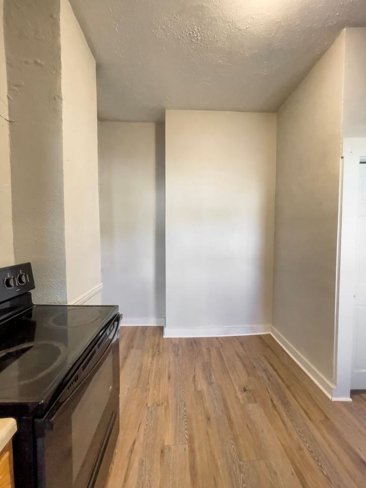1219 W Jackson St - Photo 4 of 19