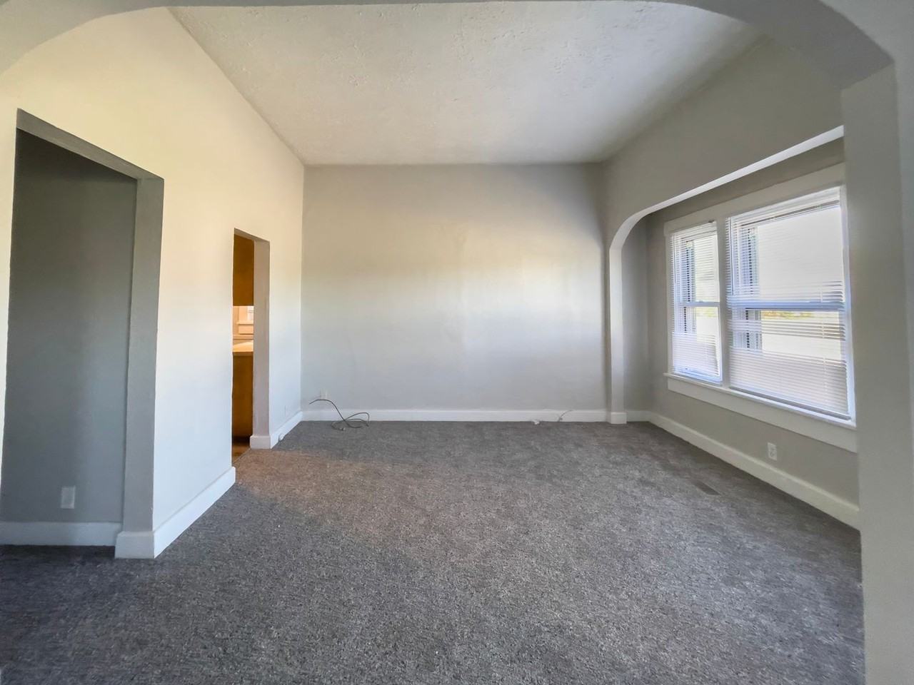1219 W Jackson St - Photo 7 of 19
