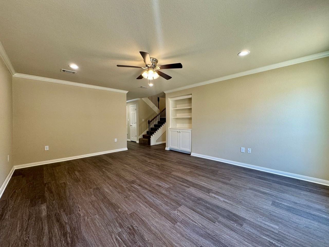 919 Briar Dr - Photo 4 of 16