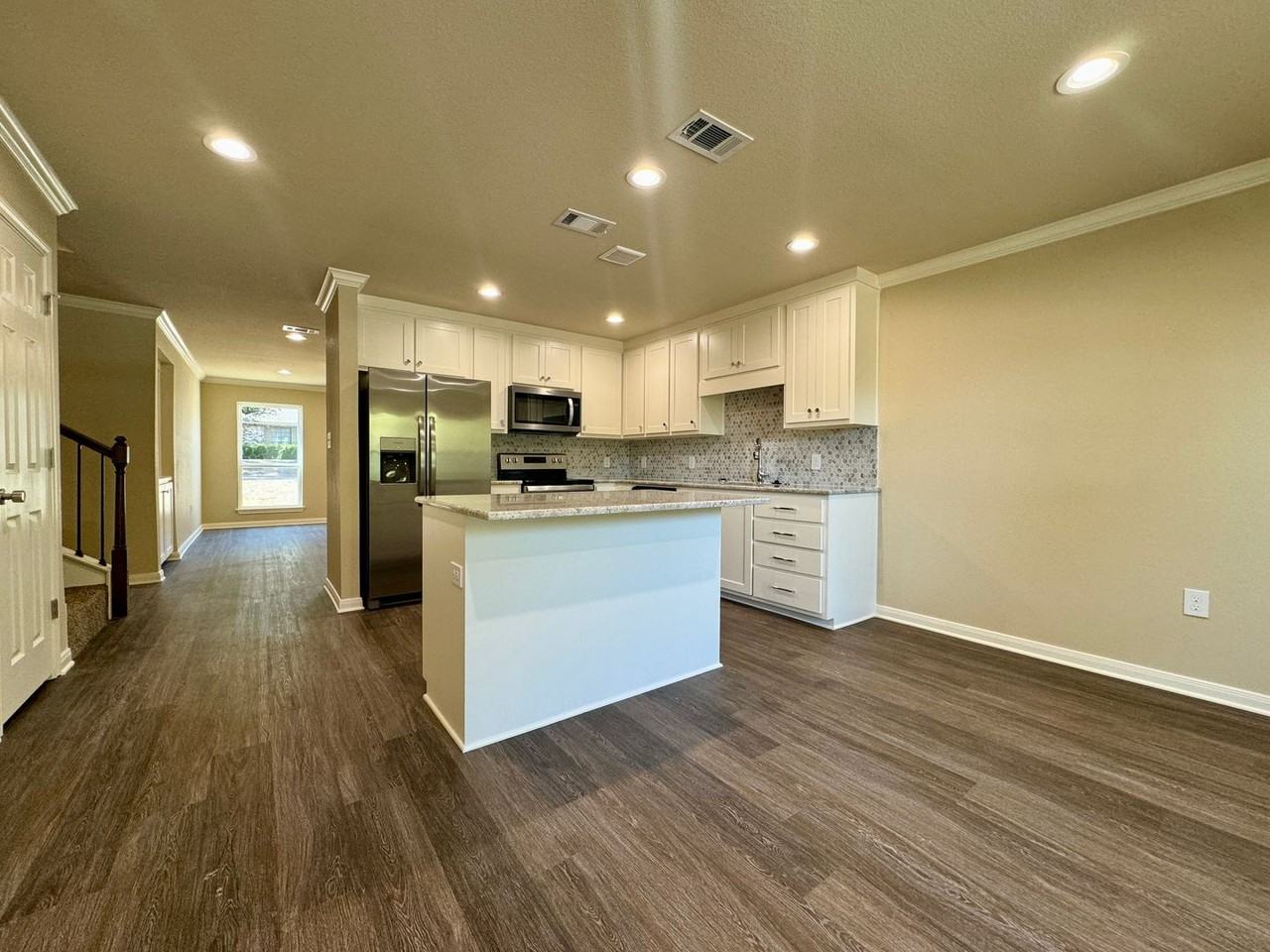 919 Briar Dr - Photo 5 of 16