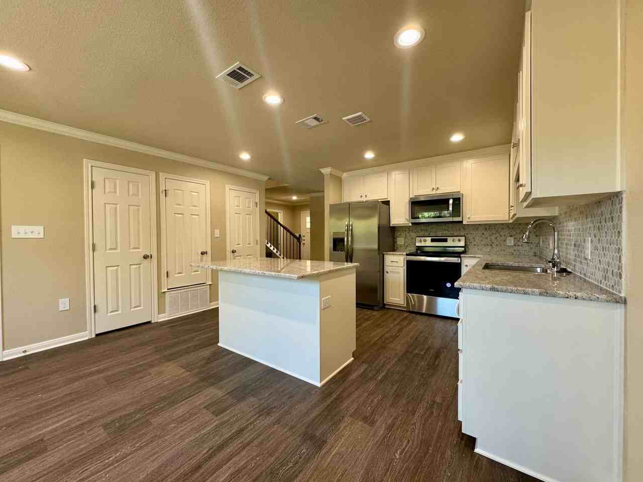 919 Briar Dr - Photo 6 of 16