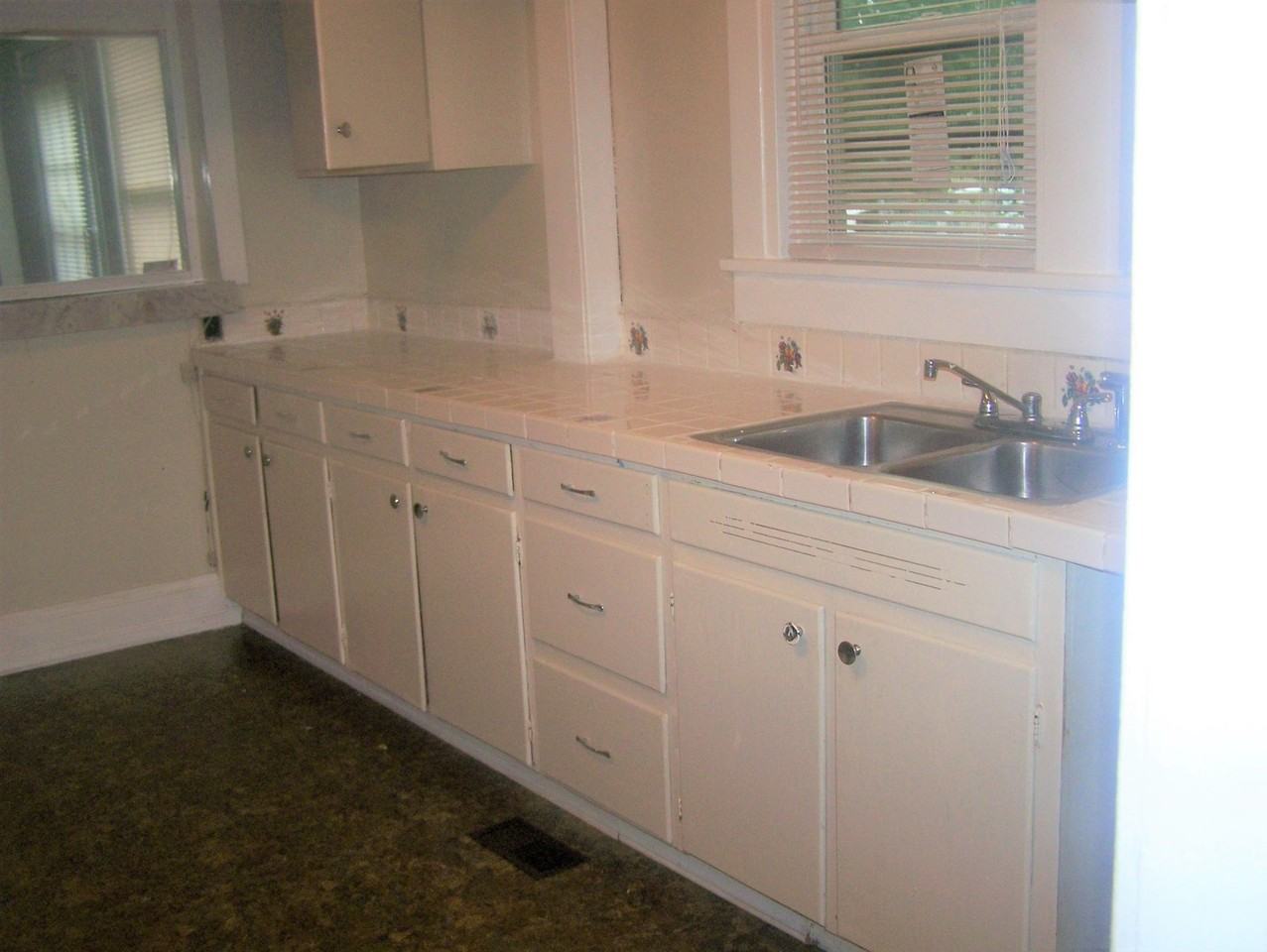 18 Carson Ln - Photo 3 of 8