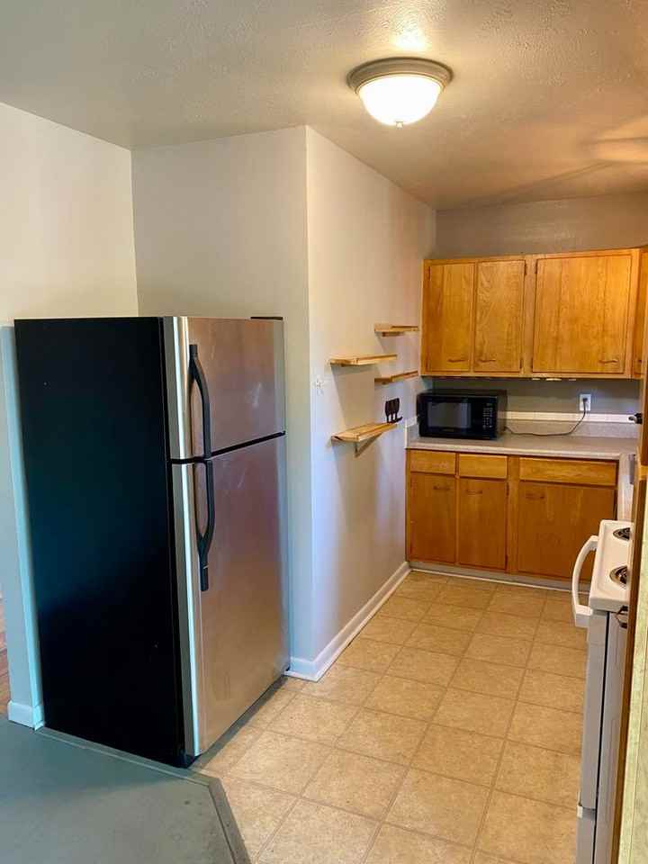 860 37th St - Photo 7 of 16