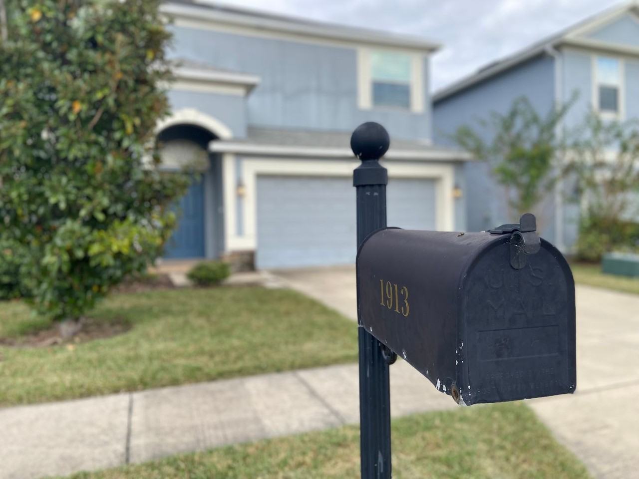 1913 Thetford Cir - Photo 3 of 41