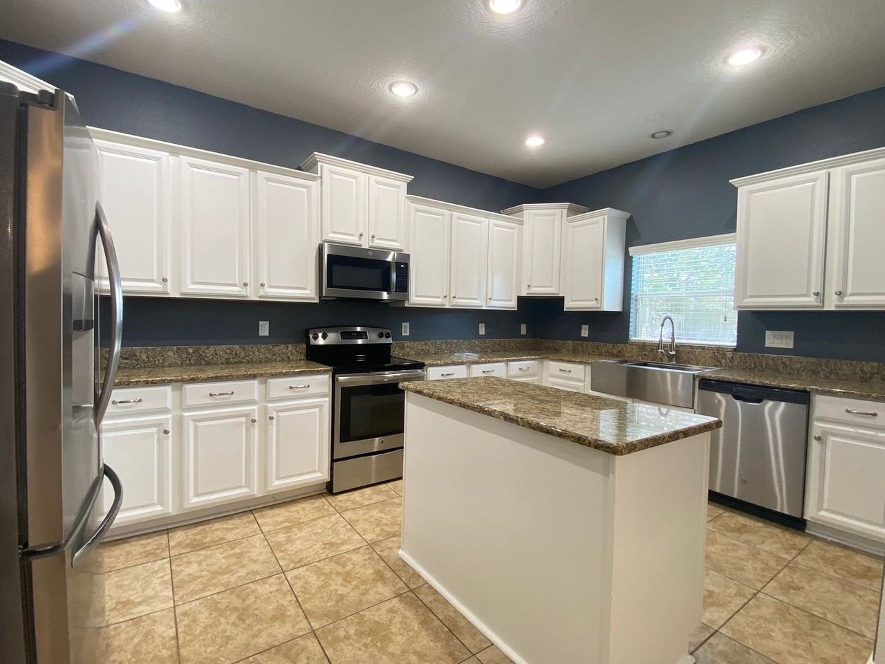 1913 Thetford Cir - Photo 7 of 41