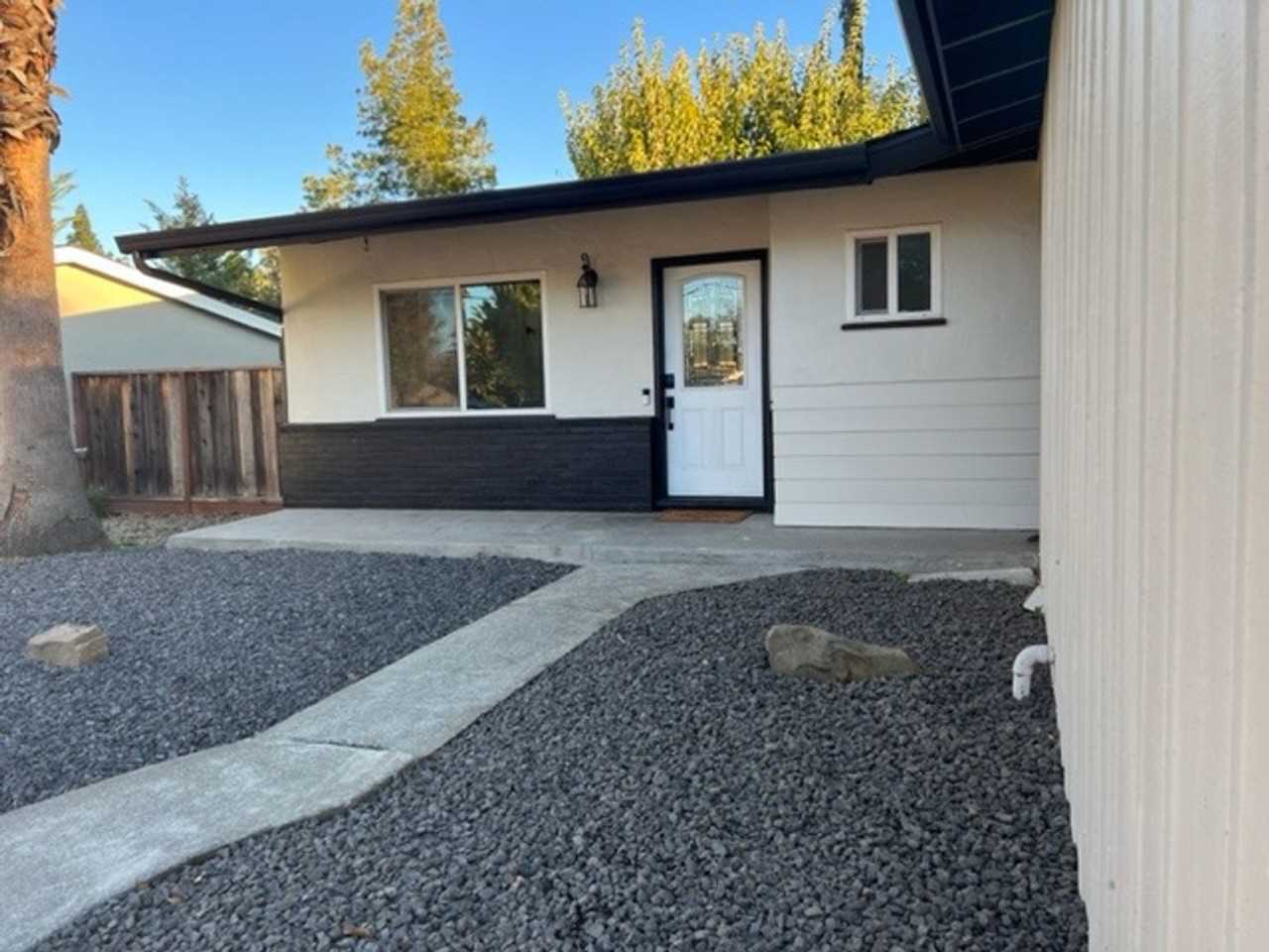 1940 Sunshine Dr - Photo 2 of 27
