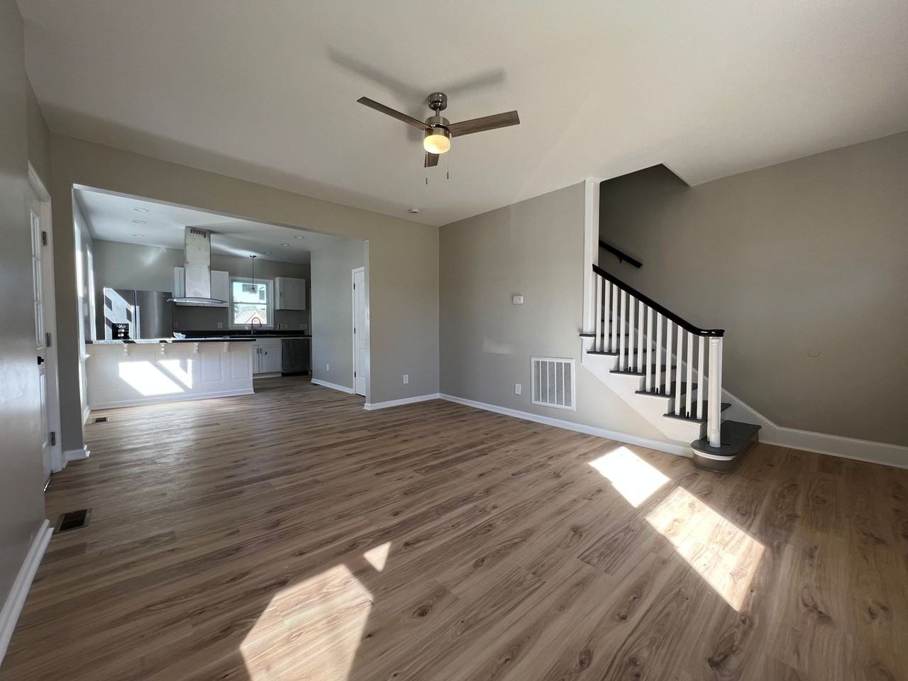 304 S Layton Ave - Photo 3 of 24