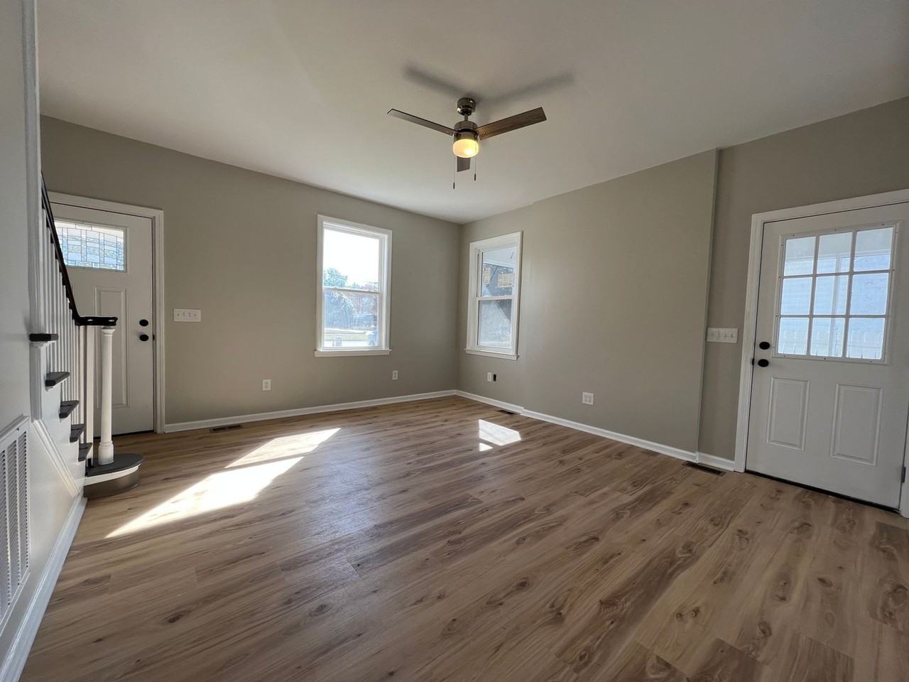 304 S Layton Ave - Photo 4 of 24