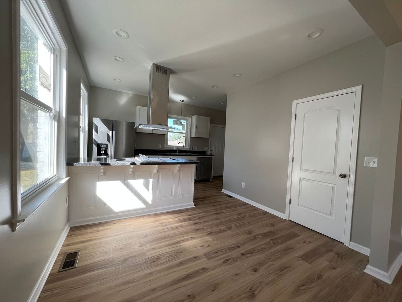 304 S Layton Ave - Photo 5 of 24