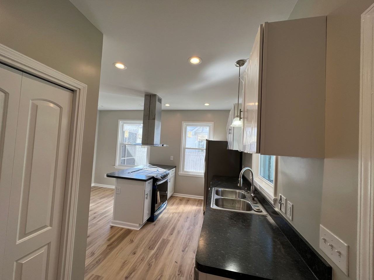 304 S Layton Ave - Photo 7 of 24