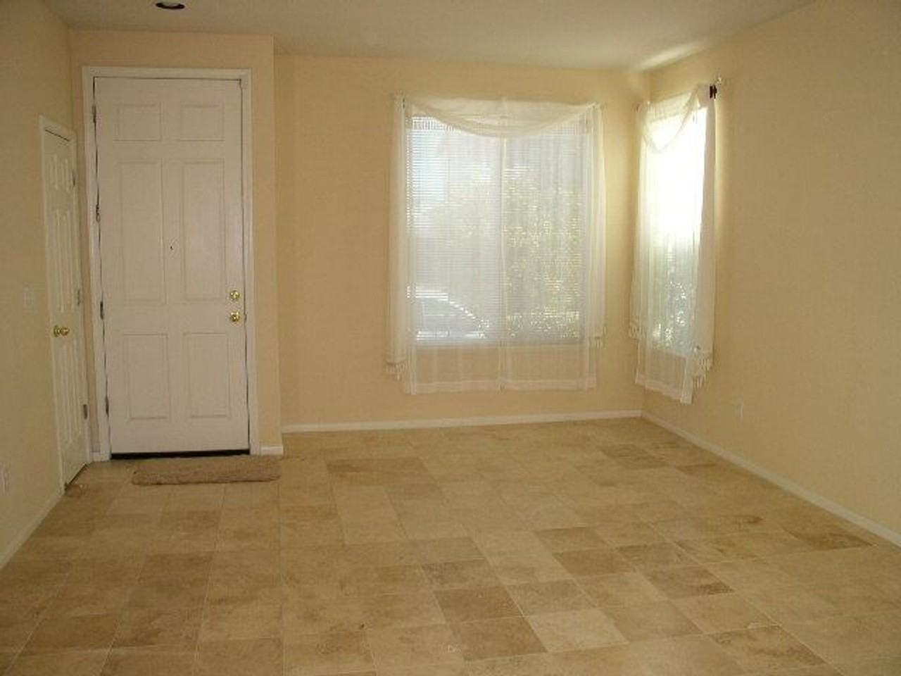 840 Winnipeg Ct - Photo 2 of 7