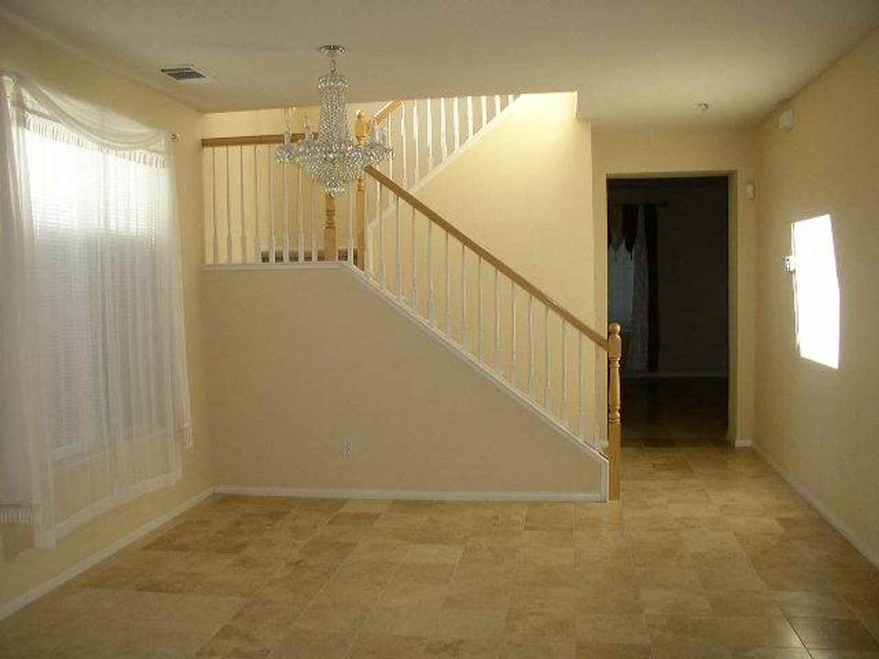 840 Winnipeg Ct - Photo 3 of 7