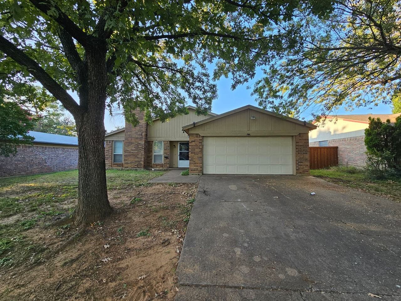 308 Royal Field Dr - Photo 2 of 50