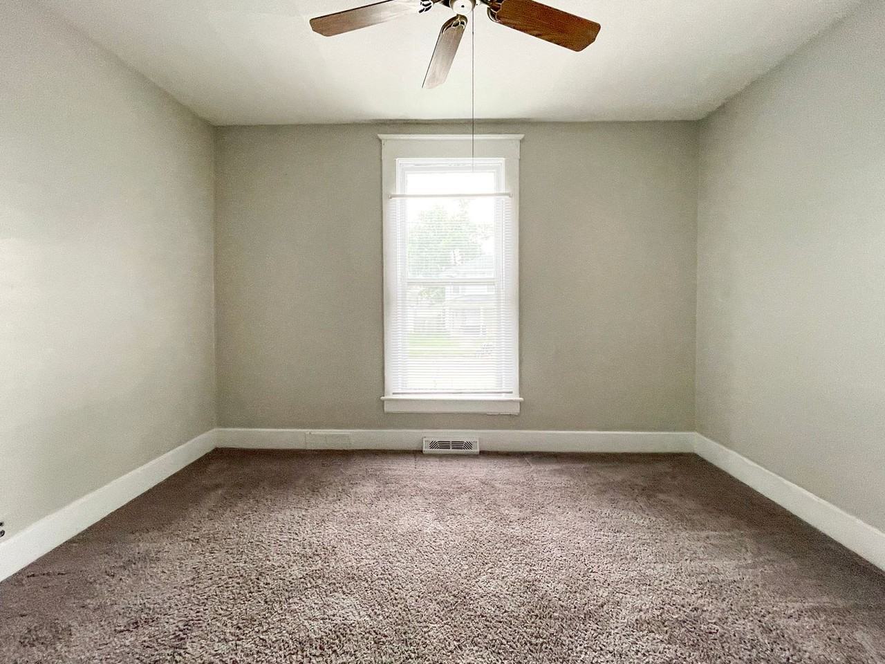 824 W Beechwood Ave - Photo 6 of 33
