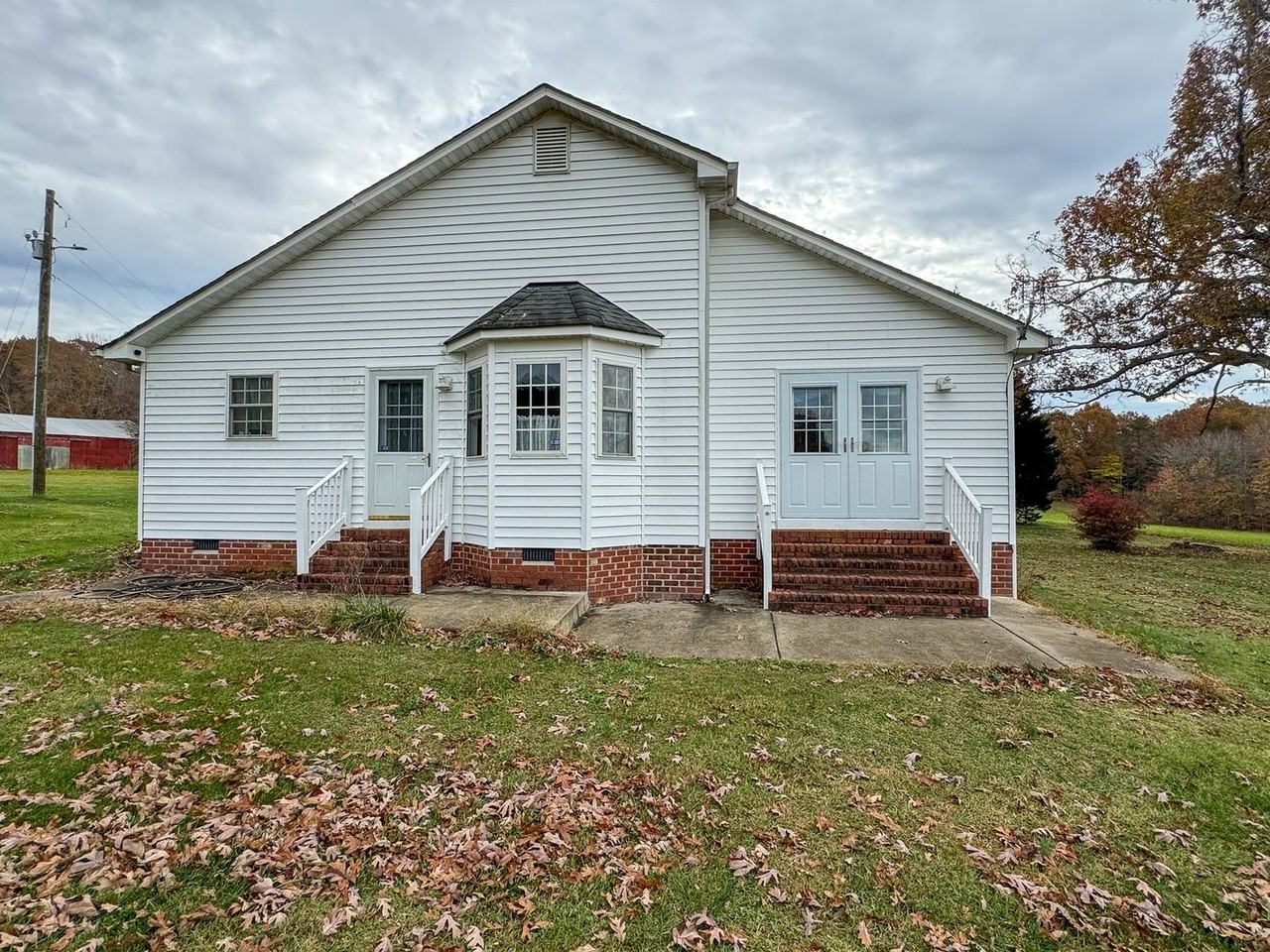 888 Patrick Henry Pl - Photo 3 of 19