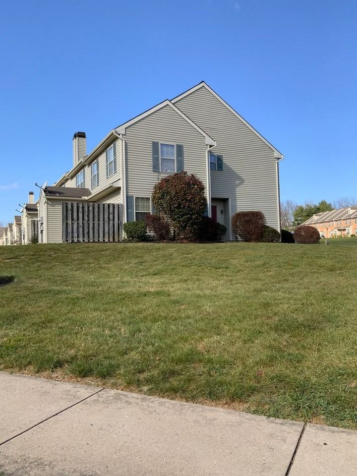 216 Federal Way - Photo 2 of 24