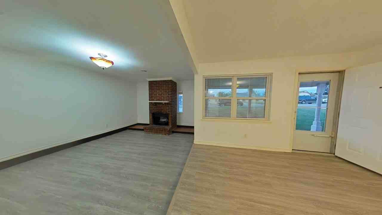 4623 Se Mieling Dr - Photo 2 of 23