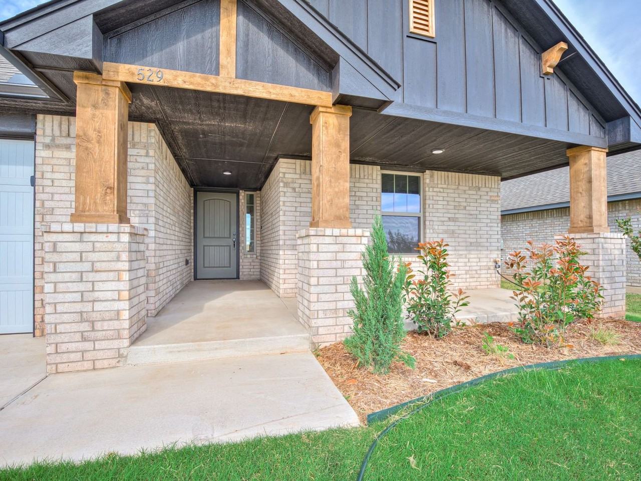 529 Grand Sycamore Dr - Photo 2 of 22