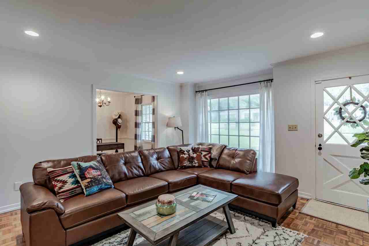 5111 Maudelayne Dr N - Photo 3 of 28