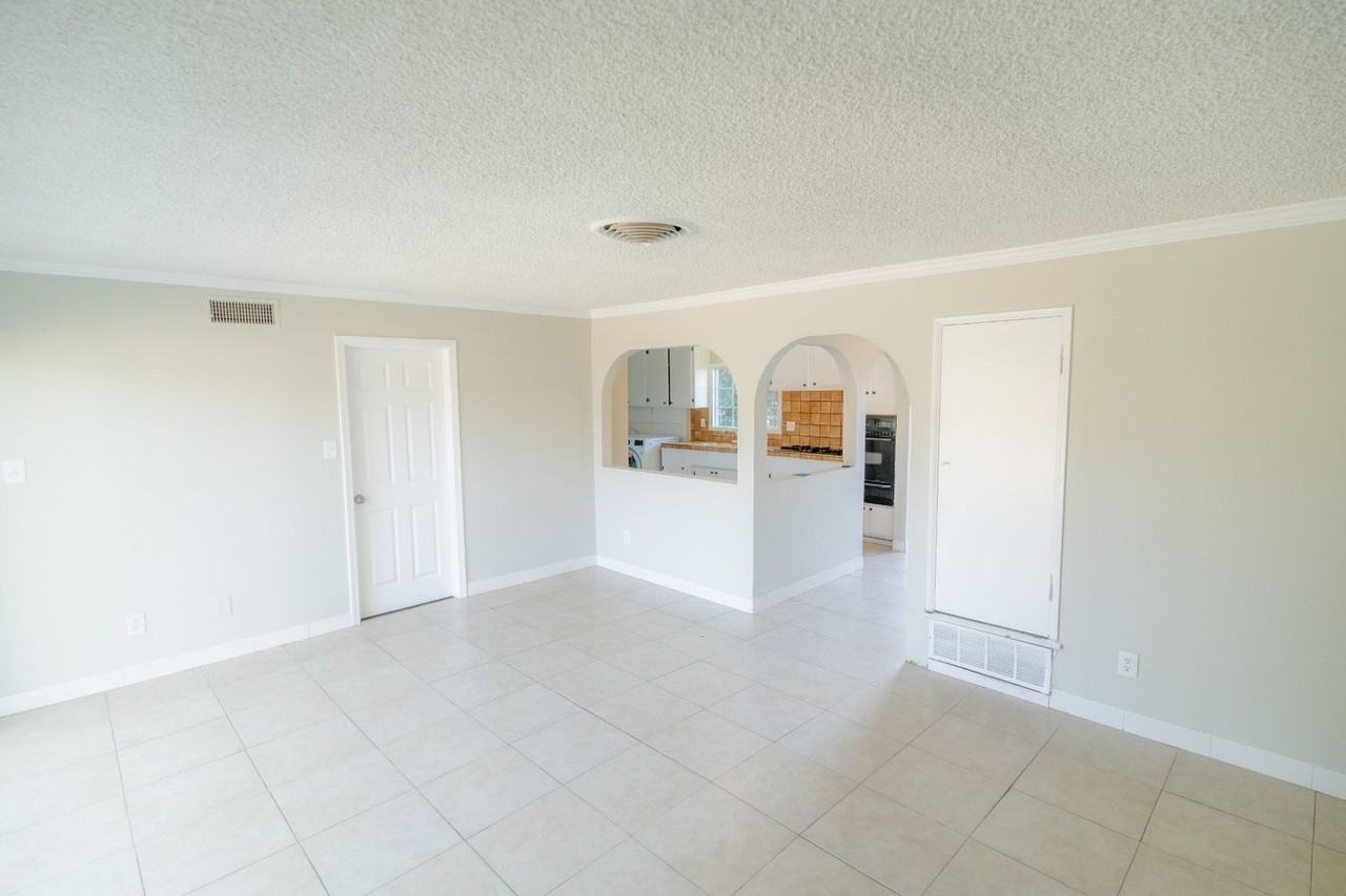 20865 Burbank Boulevard - Photo 4 of 16