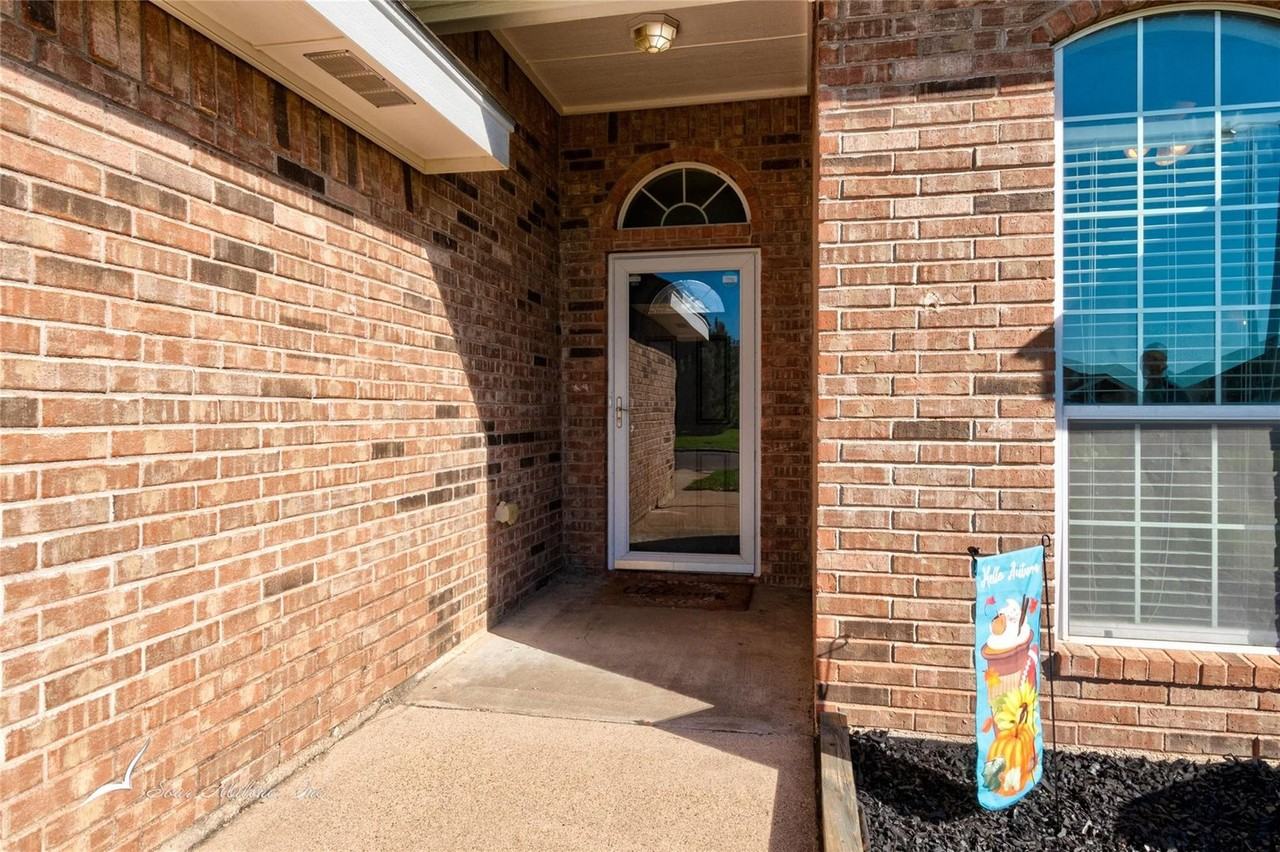 926 Swift Water Dr - Photo 2 of 39