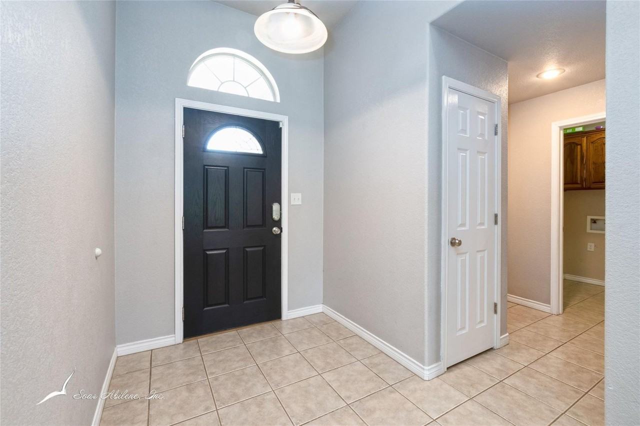 926 Swift Water Dr - Photo 3 of 39