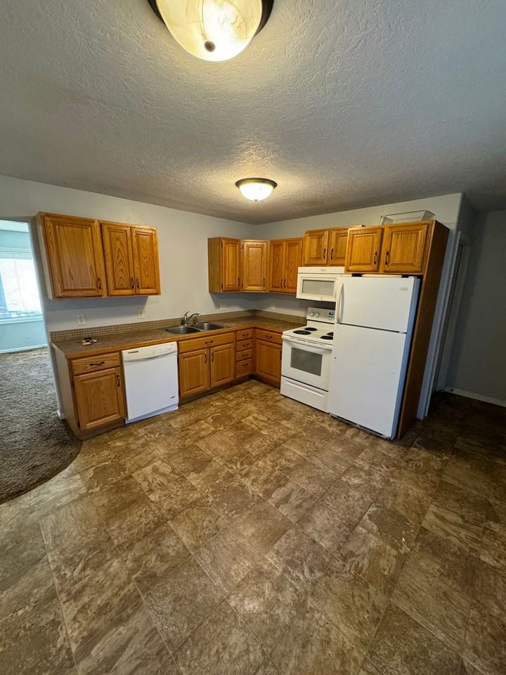 820 2nd Ave Sw - Photo 2 of 13