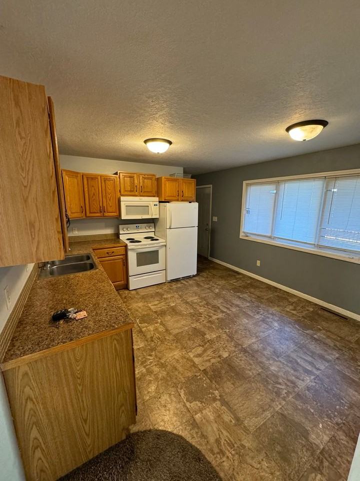 820 2nd Ave Sw - Photo 3 of 13