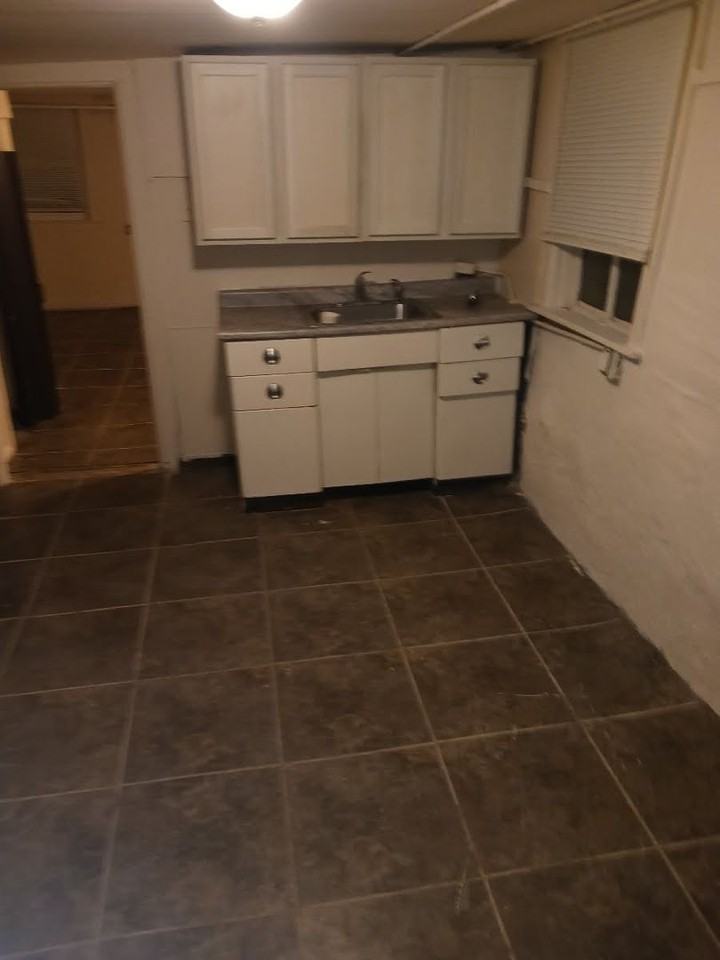 2319 S 17th St - Photo 5 of 6