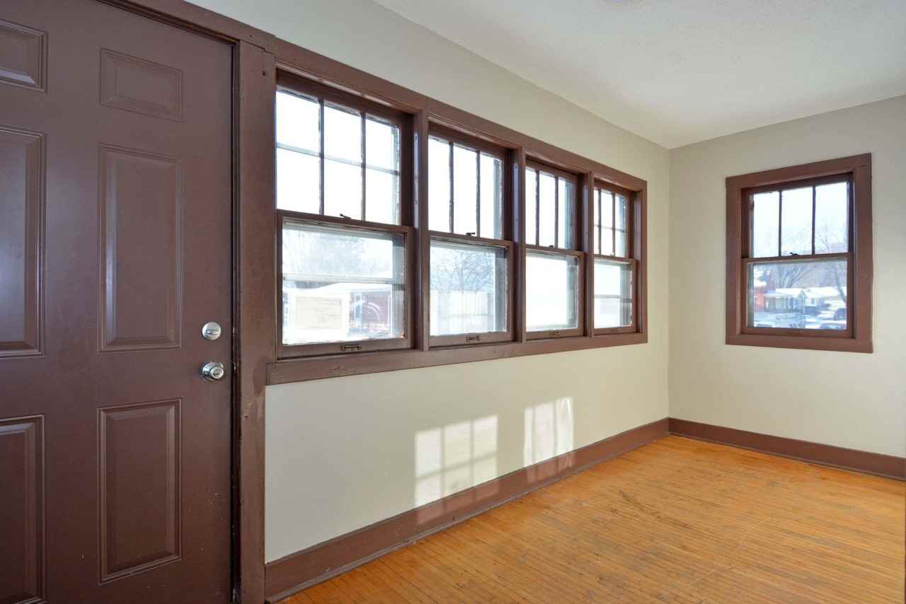 447 Banfil St - Photo 2 of 16