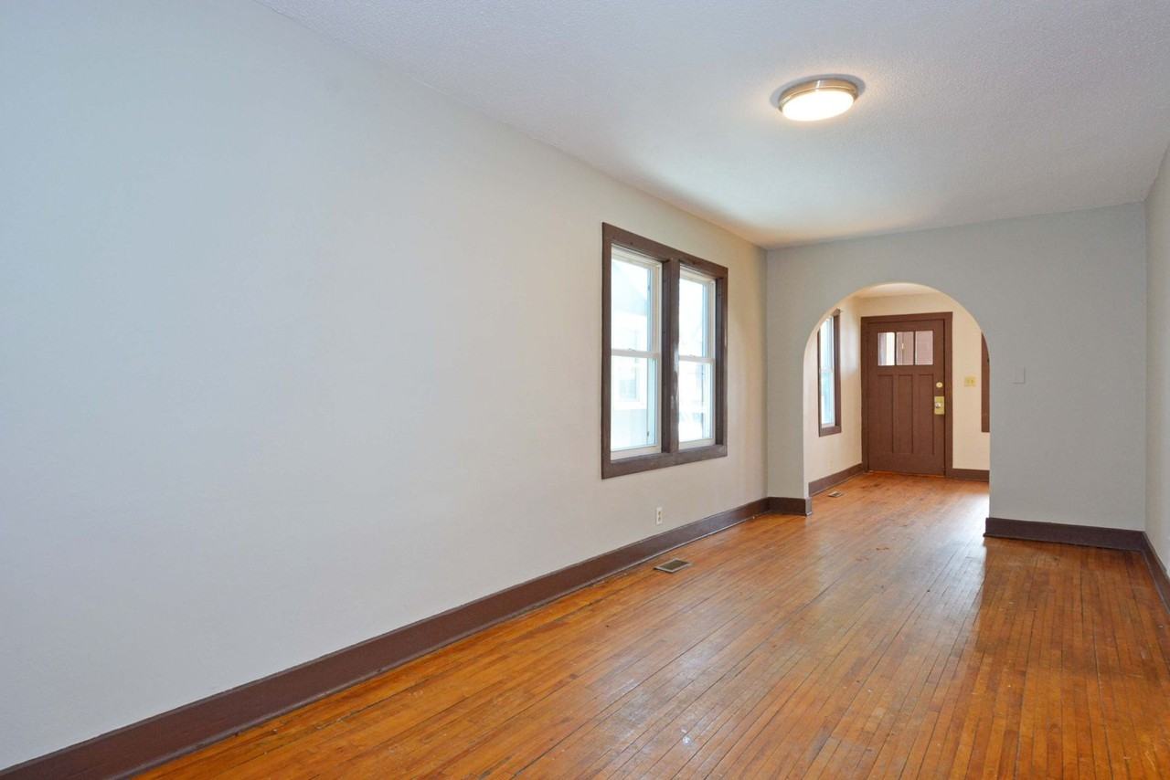 447 Banfil St - Photo 4 of 16