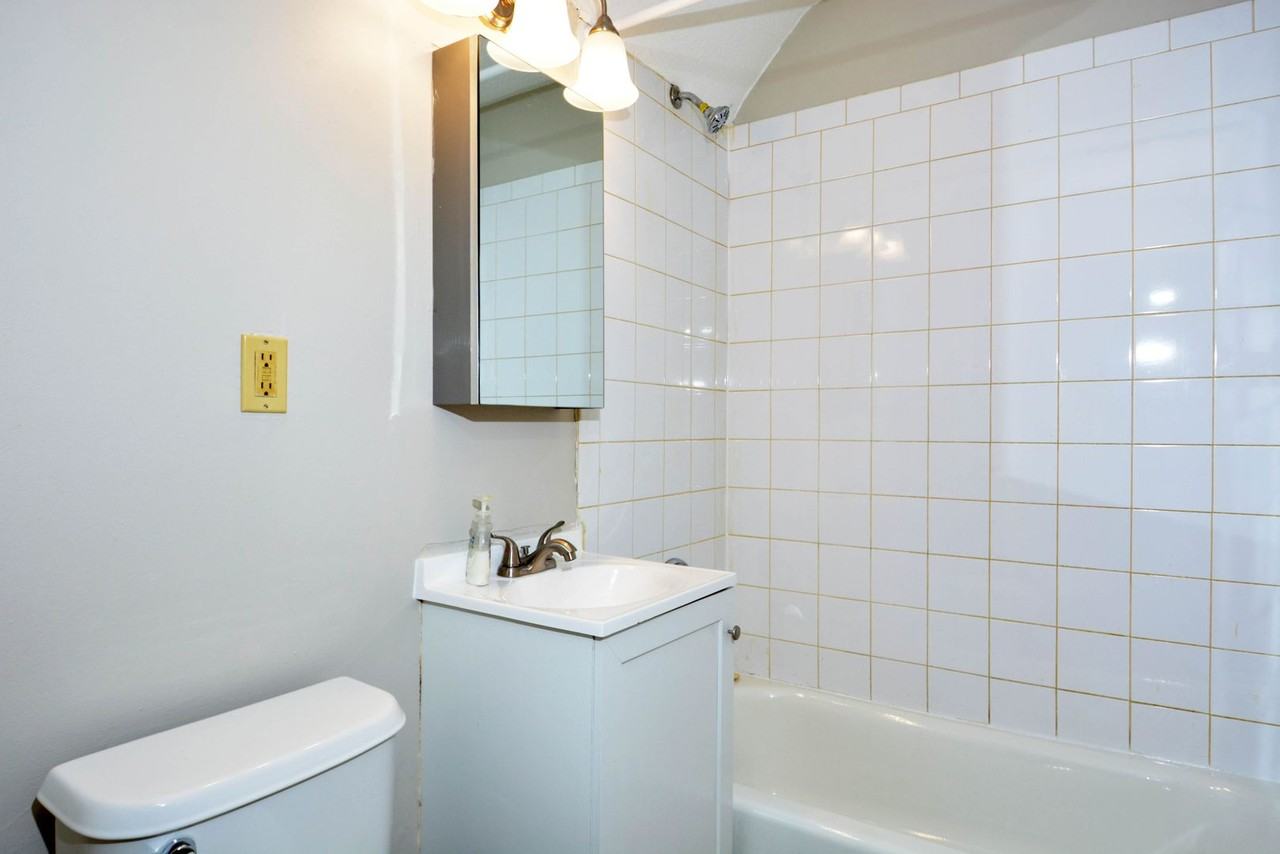 447 Banfil St - Photo 6 of 16