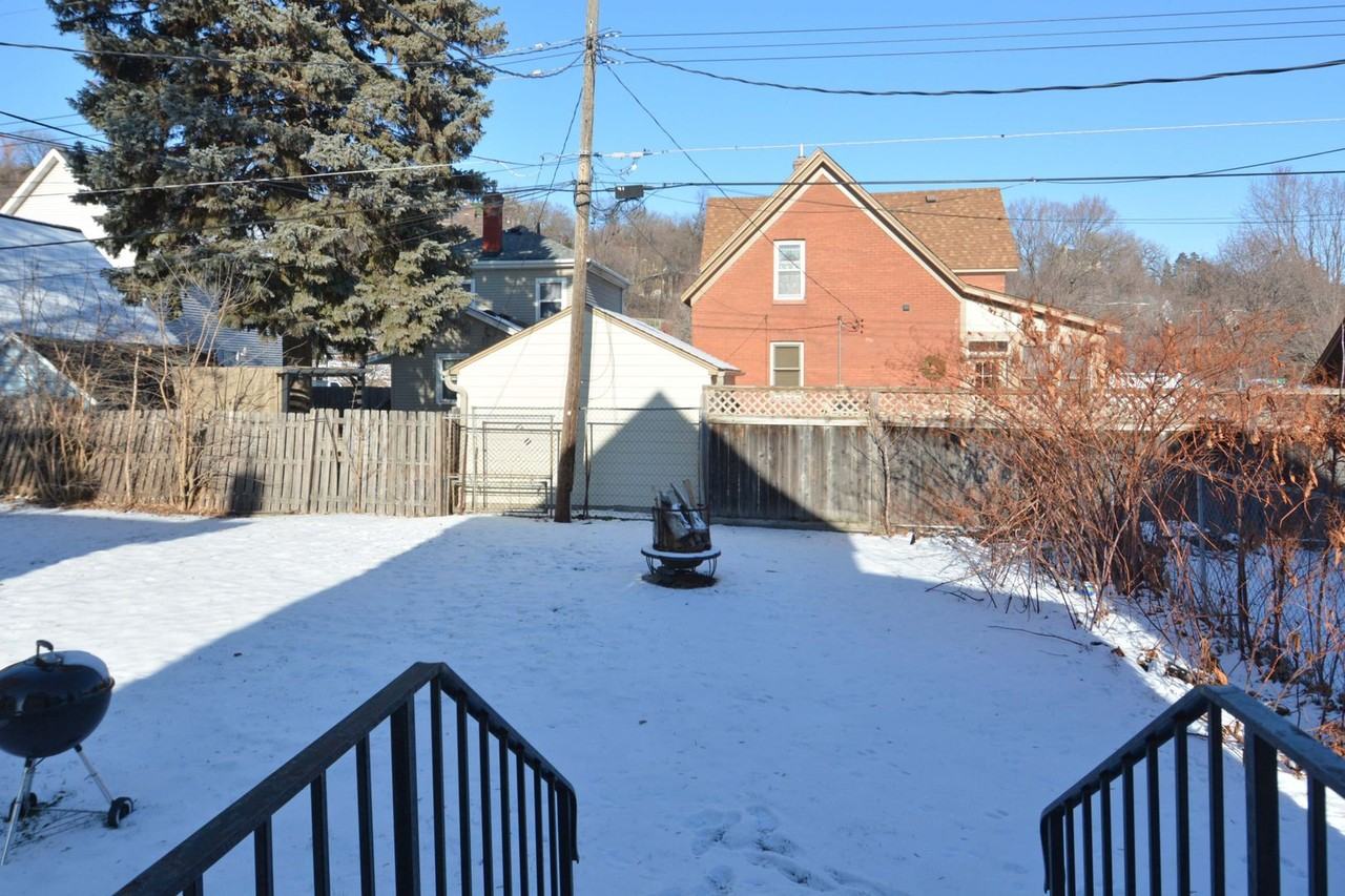 447 Banfil St - Photo 7 of 16