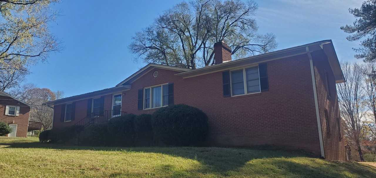 4018 Fargo Dr - Photo 3 of 17