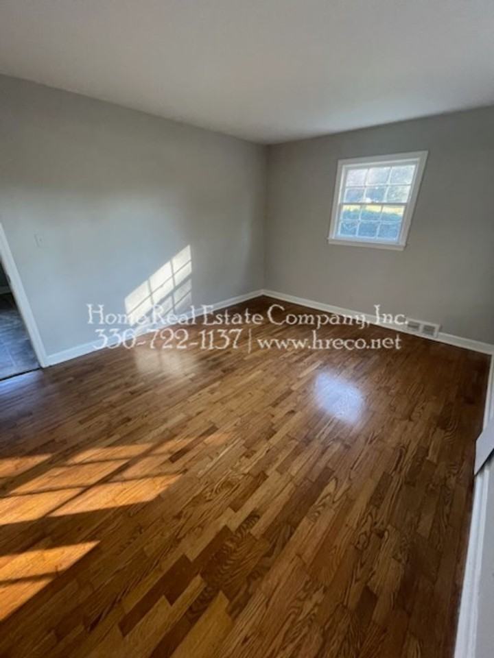 3901 Wayne Ave - Photo 2 of 8