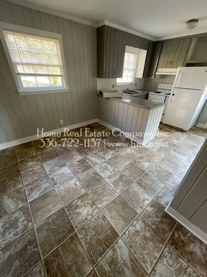 3901 Wayne Ave - Photo 3 of 8