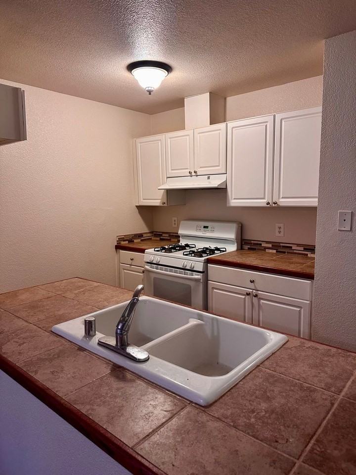 1960 Spruce Cir - Photo 2 of 9