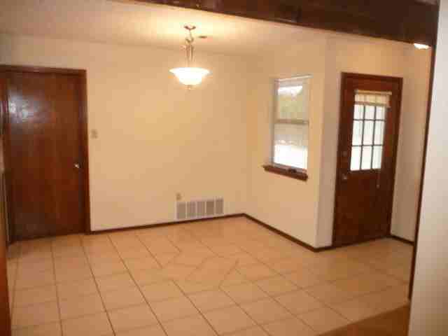 6410 Sw Glenhaven Ave - Photo 3 of 14