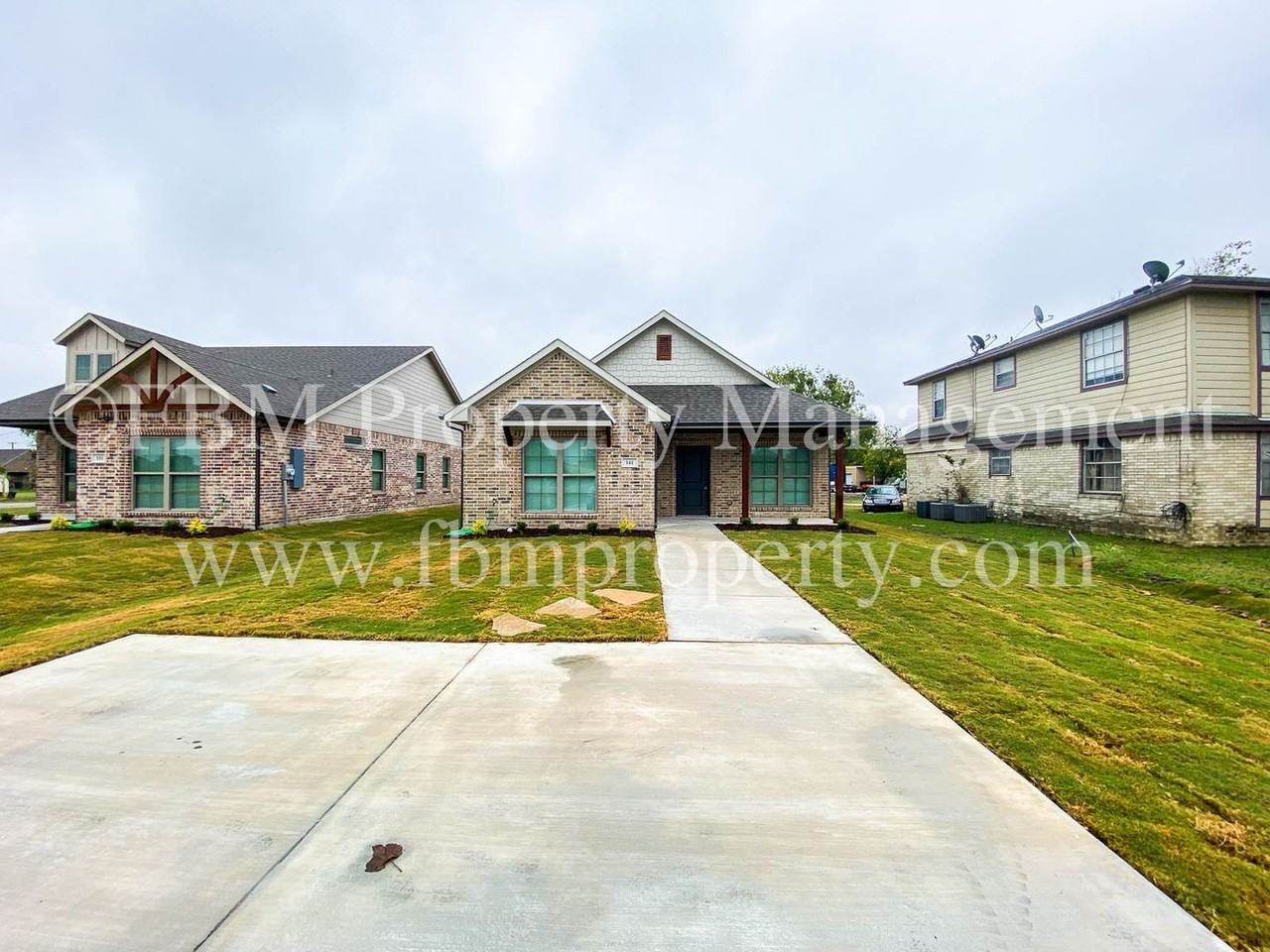 141 N Stacks St - Photo 2 of 15