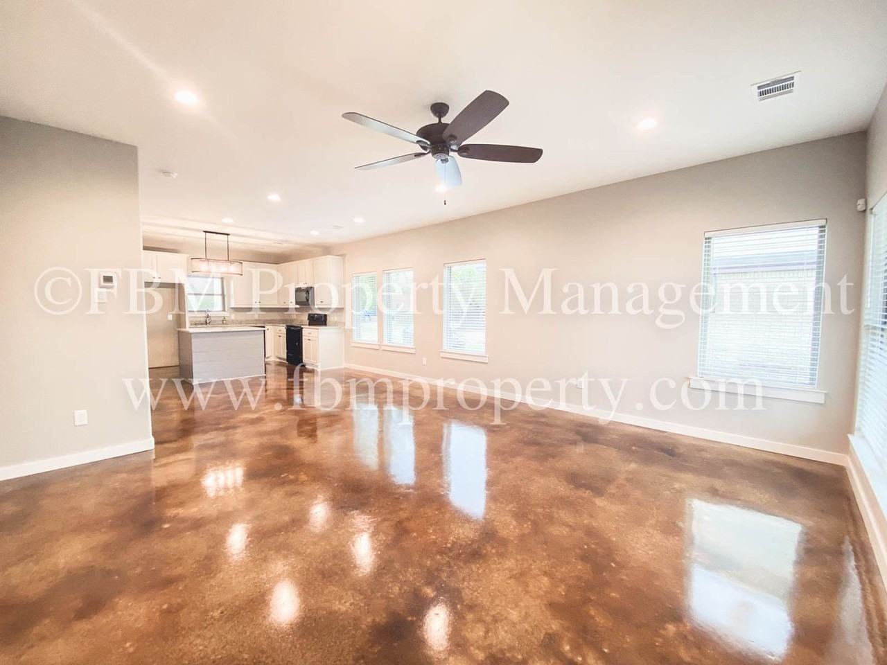 141 N Stacks St - Photo 3 of 15