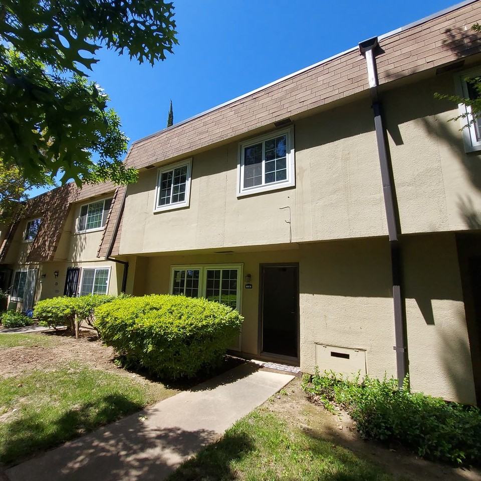 8883 Salmon Falls Dr #E - Photo 2 of 17