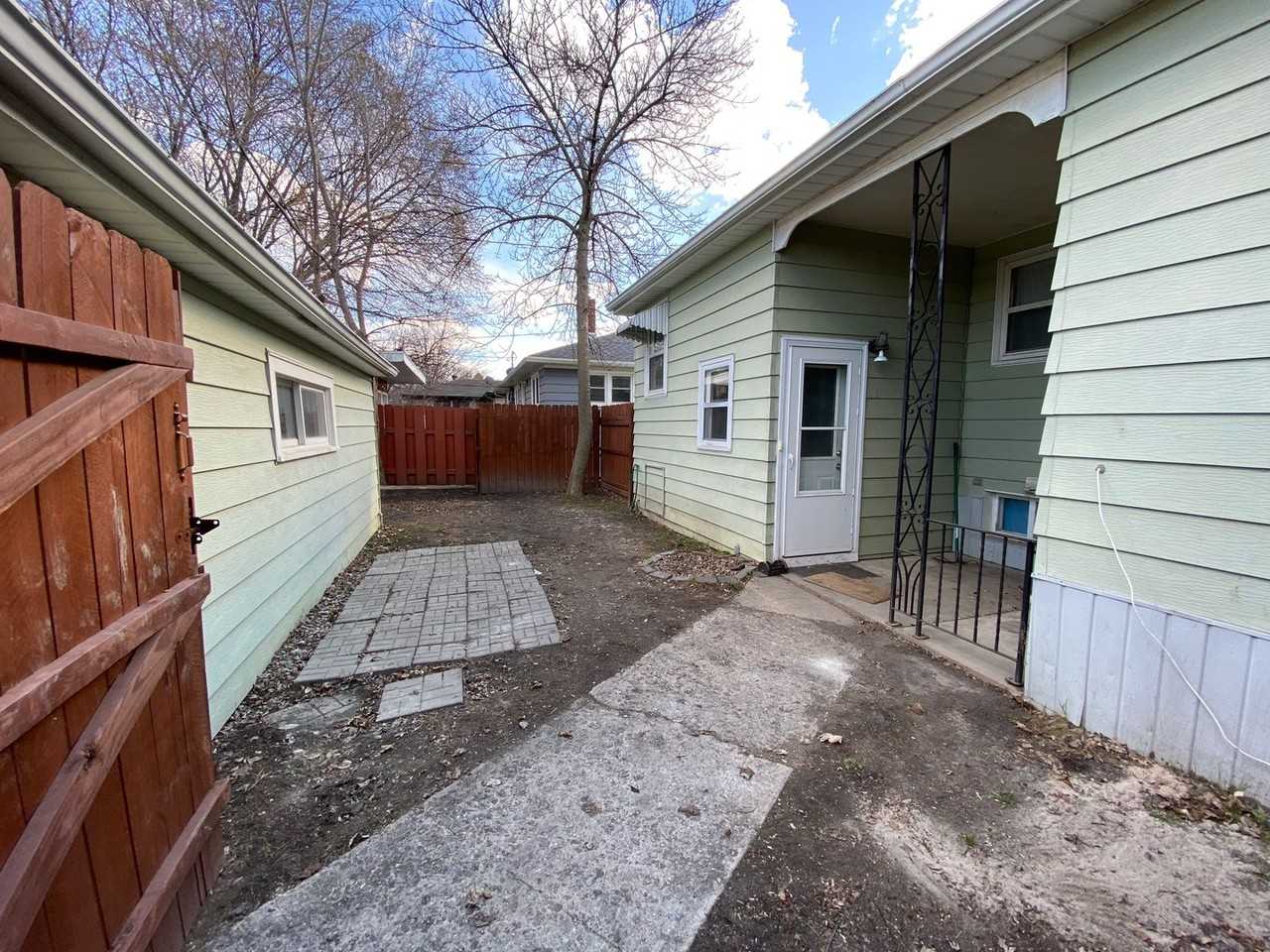 202 15th St S - Photo 4 of 28