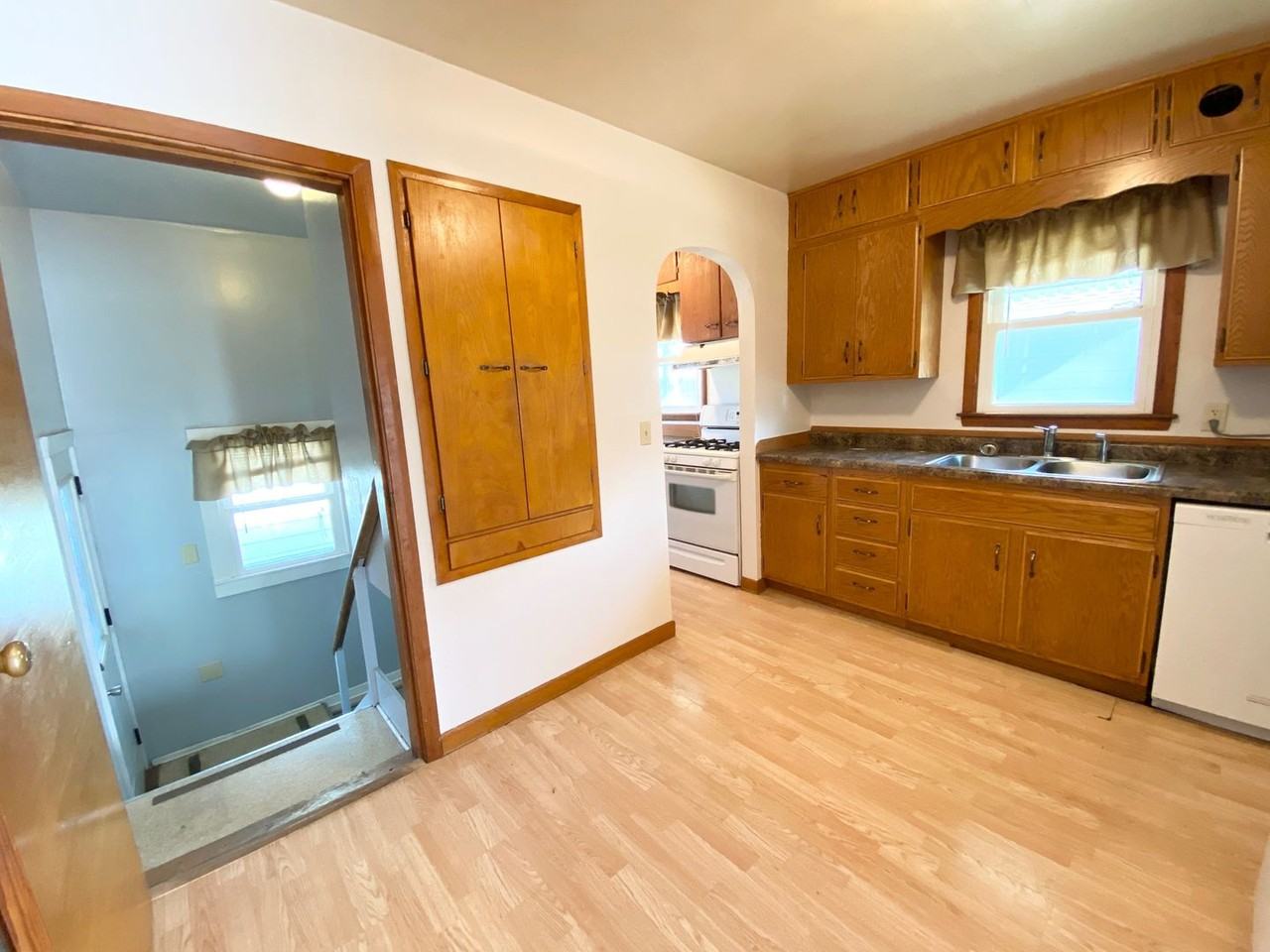 202 15th St S - Photo 2 of 28