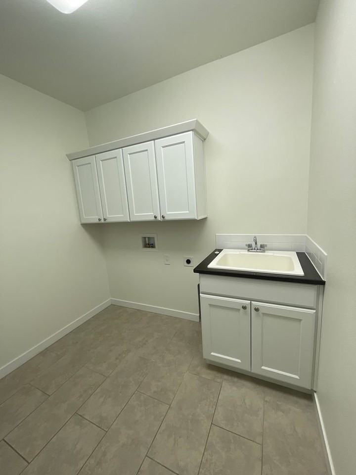 1296 W Hill Ave - Photo 4 of 14