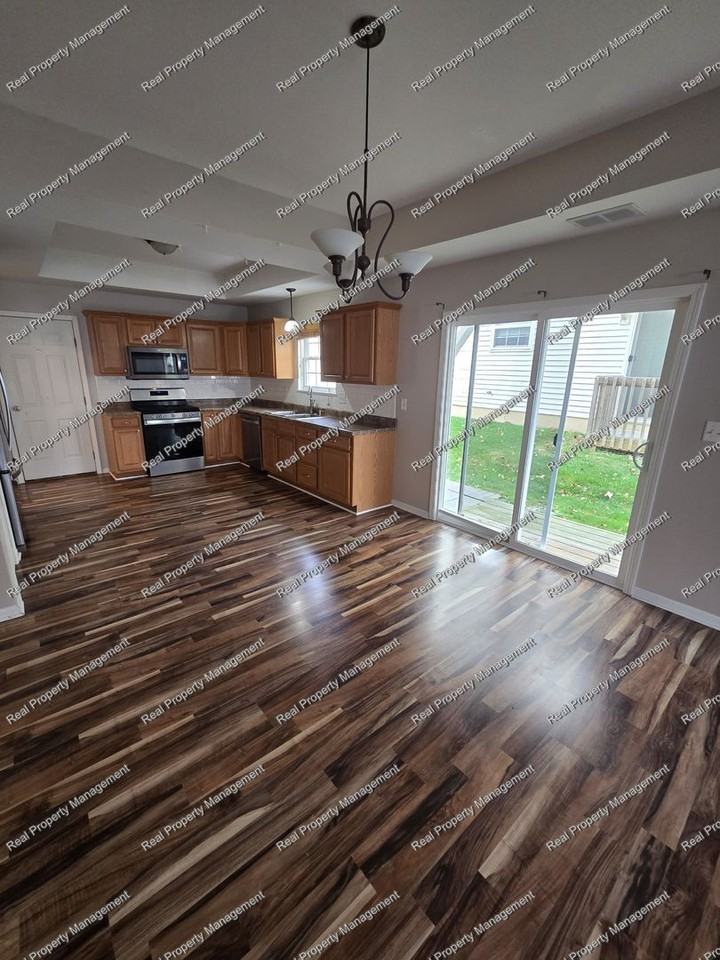 1233 Fox Hollow Dr - Photo 3 of 14