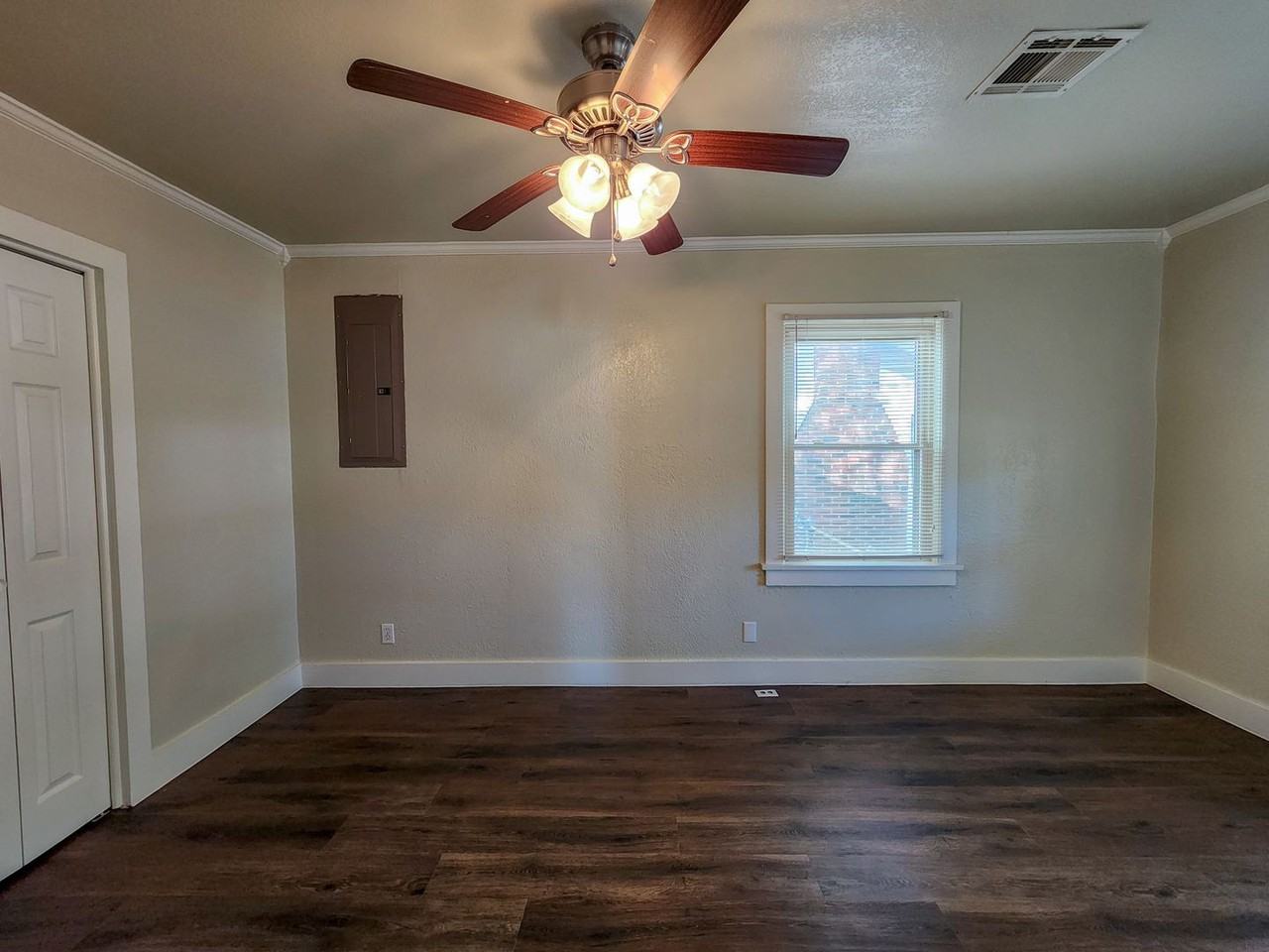 1002 Overland Ct - Photo 5 of 39