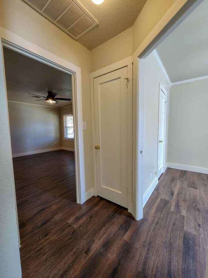1002 Overland Ct - Photo 4 of 39