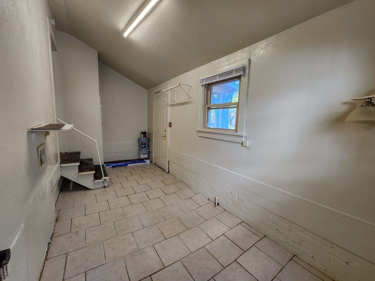 1002 Overland Ct - Photo 6 of 39