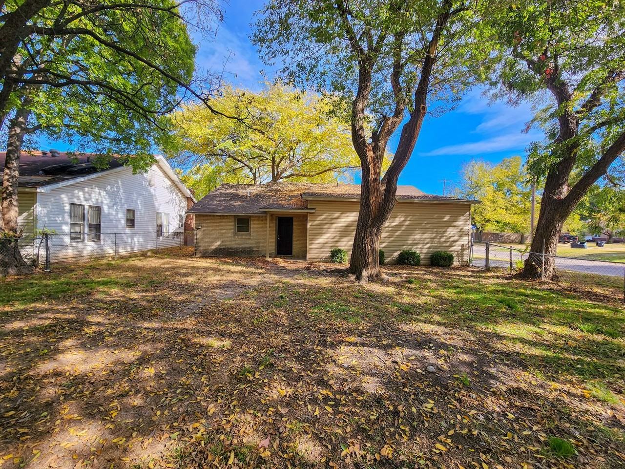 1002 Overland Ct - Photo 3 of 39