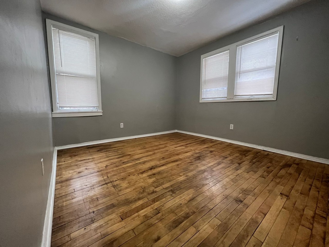 2356 Thomas Ave N #2 - Photo 4 of 5